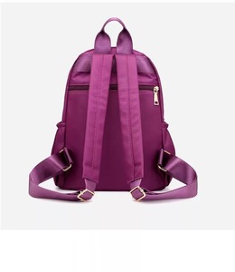 Mochila de gran capacidad para mujer, bolso de viaje informal sencillo para exteriores, cremallera práctica, logotipo personalizable geométrico multicolor - Product Image 2