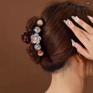 Nouvelle Pince à Cheveux Fleurie Élégante 2026 – Design Niche Luxe Léger et Simple – Pinces à Cheveux Tendance pour Femme – Vente en Gros d'Accessoires pour Cheveux - Product Image 1