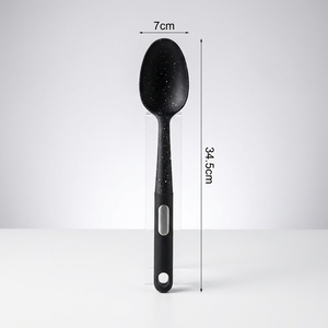 Mestolo da Cucina in Nylon Nero con Impugnatura TPR, Resistente al Calore, Flessibile, Anti-Graffio, Lavabile in Lavastoviglie, Sicuro per Pentole Antiaderenti, Ideale per Zuppe e Brodi - Product Image 3