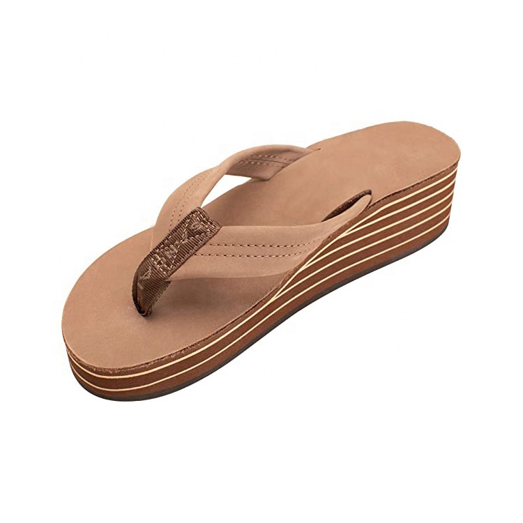 Сандалии из натуральной кожи на платформе и танкетке