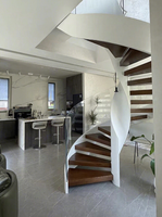 Escalier en acier sur mesure de type arc rotatif pour villa, avec rampe en bois massif et verre, pour duplex et loft résidentiel