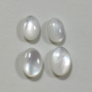 หินเปลือกหอยมุกธรรมชาติสีขาวรูปไข่ทรงคาโบชองสำหรับทำจี้เครื่องประดับ - Product Image 2