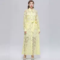 Robe élégante à manches longues avec col montant en polyester uni pour les occasions estivales, disponible en jaune, noir et blanc