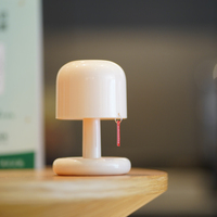 Lampe de table champignon Lampe de table portable rechargeable Lumière moderne Petite lampe à piles Veilleuse pour intérieur extérieur
