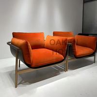 Fauteuil d'appoint en velours de luxe moderne OAKEN, structure en métal doré, canapé individuel VIP rembourré, fauteuil Totu pour salon