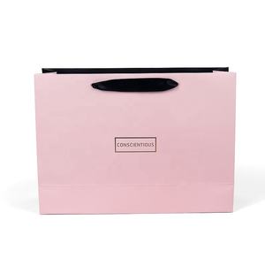 Sac d'emballage personnalisé <span class=keywords><strong>en</strong></span> papier Rose, pas cher, avec Logo imprimé personnalisé, sac cadeau, fourre-tout pour les courses, ruban <span class=keywords><strong>en</strong></span> soie - Product Image 4