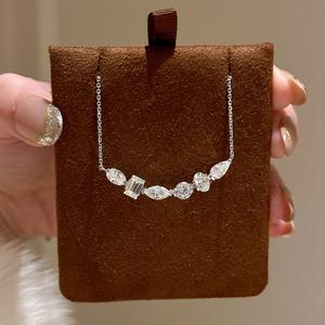 Collier en argent pur S925 micro-incrusté de zircon, style vintage léger et luxueux avec un design en dentelle et une chaîne ajourée - Product Image 1
