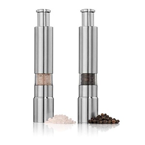 Mini-outils ménagers personnalisés pour herbes et épices, moulin à poivre et à sel en acier inoxydable avec bouton poussoir miniature et personnalisable - Product Image 1