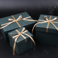 Boîtes cadeaux carrées rigides en carton gris écologiques et réutilisables haut de gamme avec ruban et nœud pour ceintures et élastiques à cheveux