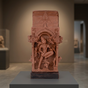 Sculpture de temple représentant le dieu Shiva tuant le démon Gajasura - Product Image 2