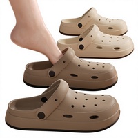 Nouvelles sandales sabots unies à bout fermé antidérapantes pour homme et femme, style été 2024, pour la plage et la maison