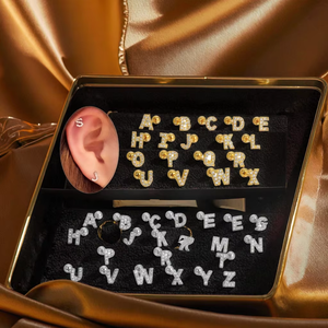Orecchino a perno placcato oro con lettera iniziale per <span class=keywords><strong>piercing</strong></span> al trago, cartilagine, elice - <span class=keywords><strong>Piercing</strong></span> alla moda per uomo e donna - Product Image 6