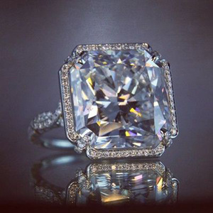 Anello Oversize con Cristalli Quadrati per Donne, Accessorio Moda per Uso Quotidiano e Feste - Product Image 1