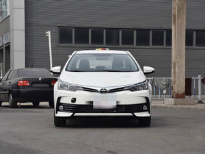 無事故・低走行距離の2018年式トヨタカローラ、プレミアム中古車。 - Product Image 2