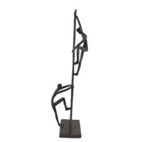 Statue abstraite en fonte de deux hommes grimpant une échelle, figurine d'équipe, sculpture d'art faite à la main, ornement moderne pour table ou étagère de la maison