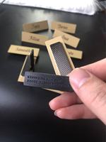 Badge nominatif personnalisé en métal avec option magnétique ou à épingle de sécurité, broche nominative en acier inoxydable sur mesure