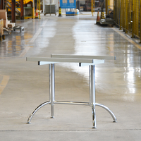 Table à manger rectangulaire moderne avec structure en acier carbone, mobilier commercial durable et écologique pour café, restaurant, camping
