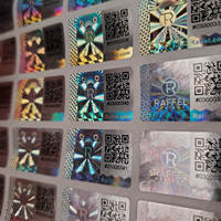 Impression personnalisée de code QR/numéro de série, autocollant holographique 3D anti-contrefaçon à usage unique sur feuille en rouleau
