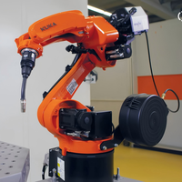 Station de travail robotisée KUKA KR 30 R2100 avec bras de soudage à l'arc, charge utile de 30 kg, pour la fabrication automobile et le traitement laser