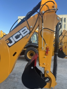 รถตักล้อยาง JCB 3CX 4WD รุ่นใหม่ล่าสุด กำลังไฮดรอลิกทรงพลัง เหมาะสำหรับงานขุดดินและปรับระดับพื้นดิน - Product Image 4