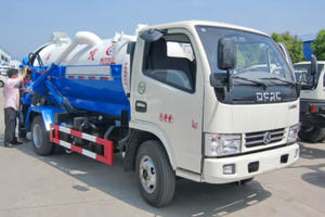 Nouveau <span class=keywords><strong>camion</strong></span> d'aspiration des eaux usées Dongfeng Dollyka 4x2 de 95 CV |   <span class=keywords><strong>Camion</strong></span>-<span class=keywords><strong>citerne</strong></span> à vide efficace pour les déchets industriels et municipaux - Product Image 2