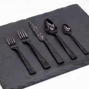 Service de couverts noirs gravés d'inspiration antique en acier inoxydable de luxe pour table à manger moderne, maison, restaurant et événements spéciaux - Product Image 1