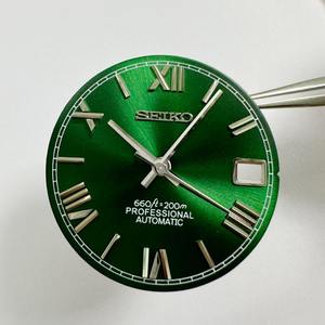 Montre de luxe avec mouvement NH35, boîtier métallique de 28,5 mm, cadran romain modifié et accessoires - Product Image 2