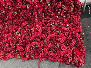Fiore di alta qualità sfondo di nozze rosso bordeaux rose vero tocco rotolamento fino parete di fiori per la decorazione - Product Image 6