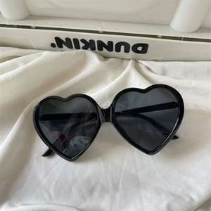 Nuevas Gafas de Sol con Forma de Corazón, Montura Completa de PC, Espejo Decorativo para Mujer, Moda Primavera 2026 - Product Image 2