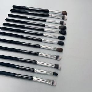 Ensemble de 40 pinceaux de maquillage, poils synthétiques, classique, noir, argent, manche en bois, pinceau éventail pour le visage, kit cosmétique professionnel - Product Image 1