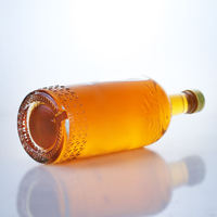 Bouteille à spiritueux en verre transparent gaufré de 750 ml, haute et ronde, avec bouchon à vis, pour approvisionnement en gros