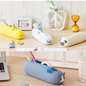 LIHITLAB Trousse à crayons en silicone au design d'animaux japonais Kawaii, fournitures scolaires et de bureau mignonnes pour les commandes en gros ou les cadeaux - Product Image 5