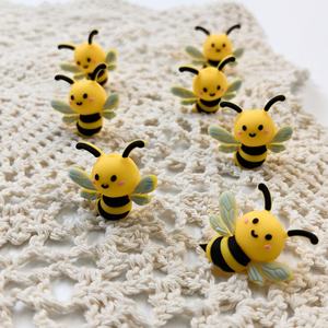 Nouvelle forme de qualité alimentaire dessin animé abeille breloques bricolage accessoires 3D Silicone perles focales pour la décoration bijoux stylos porte-clés fabrication - Product Image 3