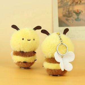 Mini porte-clés en peluche abeille de dessin animé, jouet en peluche doux, en relief, pour la décoration de chambre d'enfant, anniversaire, baby shower ou cadeaux de fête - Product Image 5