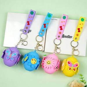 Porte-clés en silicone mignon de haute qualité, style dessin animé, écologique, pour enfants, idéal pour suspendre écouteurs ou sacs de rangement - Product Image 2