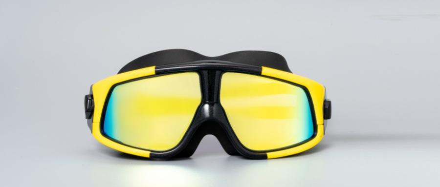 สีดำหลากสีสัน สีเหลือง