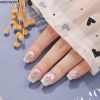 Breloques pour ongles en forme de feuilles d'érable colorées d'automne en vrac avec strass en alliage scintillants pour le nail art saisonnier, 50 pièces de strass pour ongles