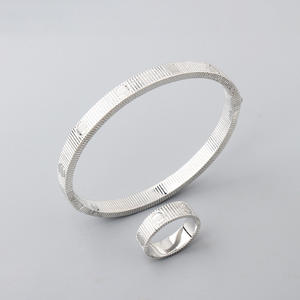 Pulsera <span class=keywords><strong>de</strong></span> Acero Inoxidable Chapada en <span class=keywords><strong>Oro</strong></span> <span class=keywords><strong>de</strong></span> 18K, Diseño Nuevo, Barata, al por Mayor, para <span class=keywords><strong>Hombre</strong></span> y Mujer, con Sello <span class=keywords><strong>de</strong></span> Amor, para Fiesta - Product Image 6