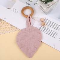 Prix préférentiel sécurité matériaux de protection de l'environnement décorations de feuilles colorées jouets de meulage des dents de bébé