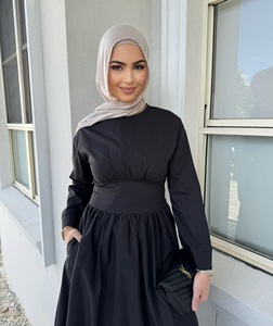 Robe Abaya en polyester léger et respirant, simple et sobre, pour femmes musulmanes, tenue quotidienne islamique décontractée et confortable. - Product Image 2