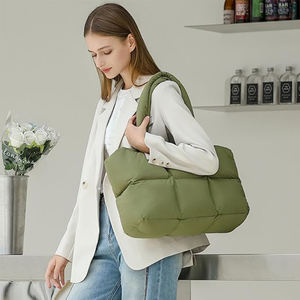 Custom Lightweight <span class=keywords><strong>Nylon</strong></span> Grande Acolchoado Soft Puffy <span class=keywords><strong>Tote</strong></span> <span class=keywords><strong>Bag</strong></span> Travel Fralda Bolsa - Product Image 6