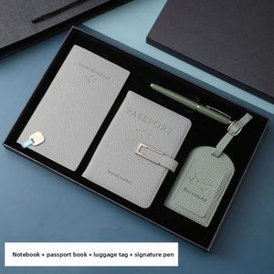 Nuevo Set de Lujo para Viaje: Porta Pasaportes, Libreta/Diario, Etiqueta para Equipaje y Set de Vuelo con Logotipo Personalizado, Idea de Regalo de Navidad - Product Image 4