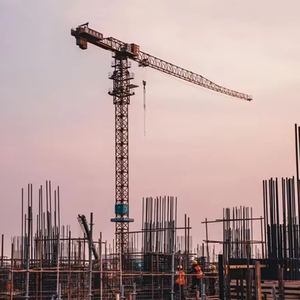 رافعة برجية بدون قمة XGT6515-10 بتصميم مسطح، حمولة قصوى 10 طن - Product Image 1