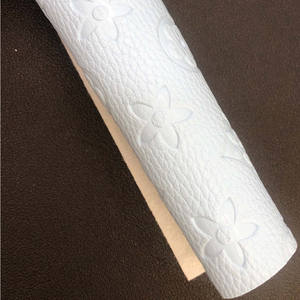 Tela de cuero sintético con relieve floral, diseño Popular para bolsos, monederos, muebles, uso decorativo, cuero de grano de <span class=keywords><strong>Cuerina</strong></span> falso - Product Image 1