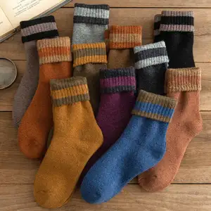 Vente en gros de chaussettes en tube de laine d'hiver épaississant le matériel de flocage avec serviette de maternité à rayures résistantes aux accrocs-Chaussettes chaudes en laine