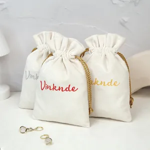 Sac en velours à cordon durable et réutilisable pour bijoux, pochette en daim doux avec logo personnalisé 9x12cm, petit emballage cadeau pour bagues - Product Image 3