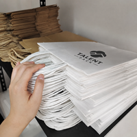 Sacs en papier kraft personnalisés de luxe pour cadeaux, sacs de shopping imprimés en blanc et brun avec logo personnalisé, vente en gros