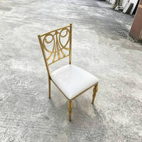 Chaises empilables décoratives de luxe dorées avec dossier miroir et coussin rembourré pour salles de réception et événements traiteur