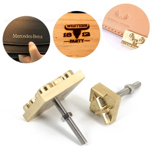 Venta Directa del Fabricante: Sello de Cera con Cabeza de Latón y Mango de Madera de Palisandro, Patrones y Formas Personalizadas - Product Image 1