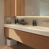 Ensemble de meuble-lavabo intelligent de style hôtelier minimaliste avec vasque monobloc en dalle de roche thermoformée, miroir intelligent et éclairage LED, étanche IPX4